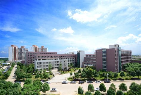 武汉纺织大学阳光校区宿舍和食堂条件怎么样？（求照片）？ - 知乎