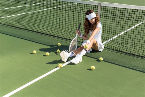 练习网球技巧有球拍的家伙喜欢比赛未来的冠-包图企业站