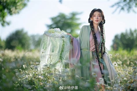 杨伊墨图片