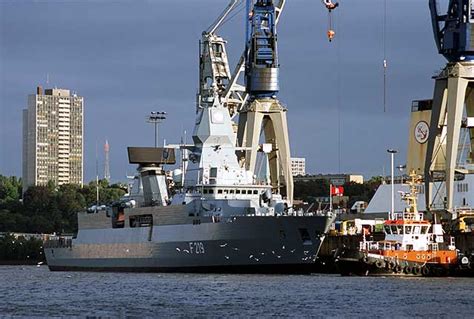 德国海军第一艘萨克森级导弹护卫舰服役--军事--人民网