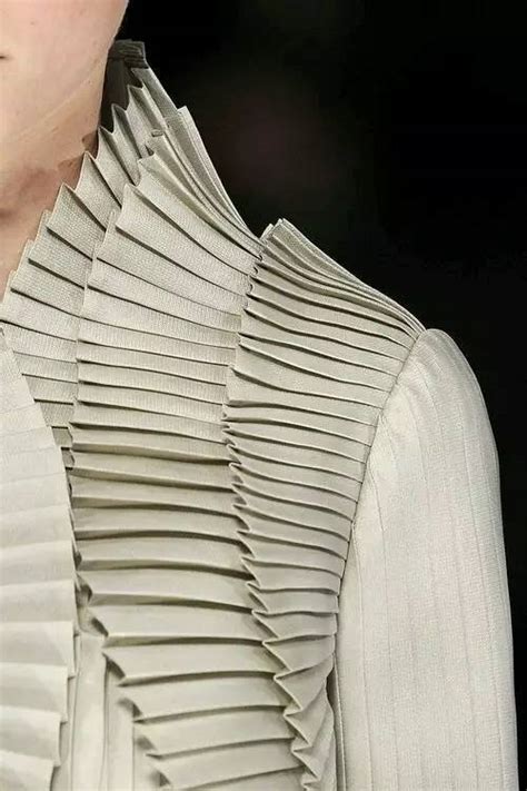 设计元素：服装设计版师制作褶裥工艺借鉴