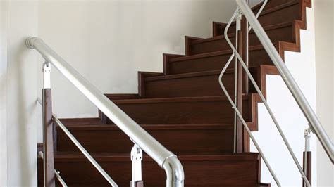 楼梯扶手安装高度 教你轻松安装楼梯扶手
