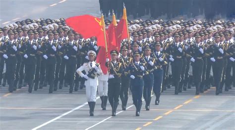 新中国70周年大阅兵，地表最帅“天团”，解放军仪仗方队亮相！_新浪新闻