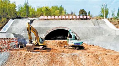 成渝中线高铁首座隧道开挖-新重庆客户端