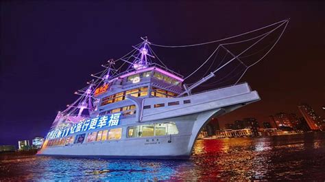 上海黄浦江傍晚的客船高清图片下载-正版图片500586717-摄图网