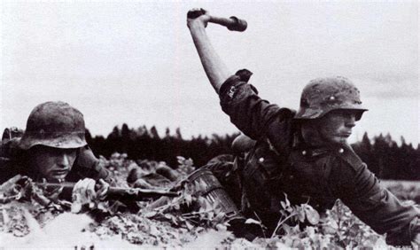 二战德军第一精锐是谁？党卫军王牌帝国师首秀即打出巅峰之战！