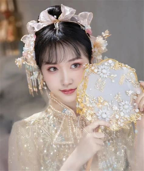 倾城妆容甜美女生头像