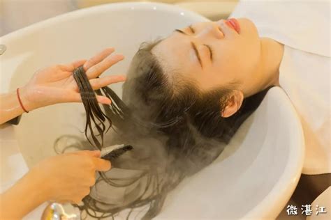 干洗头发的步骤与手法是什么 - 趣智分享
