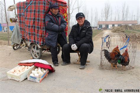 农村6旬老人靠养鸡路边卖蛋维持生计，却活的悠然自得|老人|农村|养鸡_新浪新闻