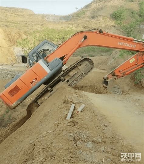 【挖掘机怎样上下陡坡】专区-挖掘机-铁甲网