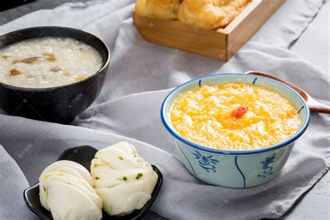 早餐中餐传统早点小米粥黄色白粥摄影图配图高清摄影大图-千库网