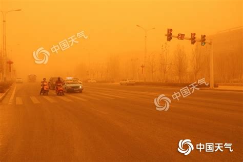 南疆迎来沙尘暴天气 黄沙遮天蔽日-高清图集-中国天气网新疆站