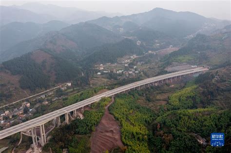 渝黔高速公路扩能工程温塘特大桥加紧施工-人民图片网