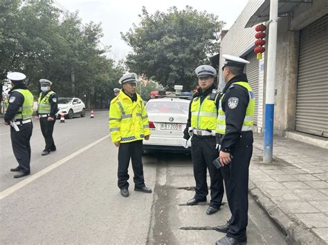 内江市交警支队：护航春运不松懈，严查违法保安全