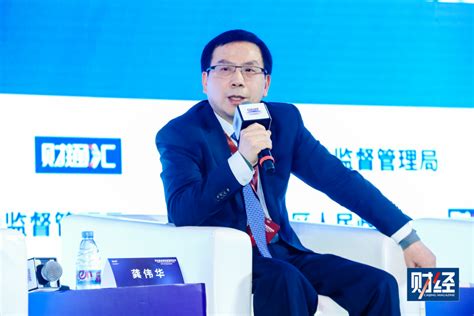 呆板的龚韦华图片