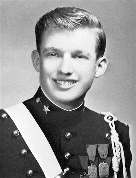直击：美国现任总统特朗普早年罕见老照片，特朗普年轻时帅气无比