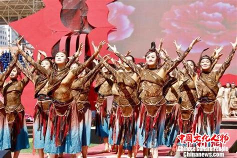 “世界最长狂欢节”：第三届丝路花儿艺术节在青海民和开幕_中国文化人物网