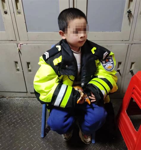 萌娃迷失街头 警民联手找到家人-桂林生活网新闻中心