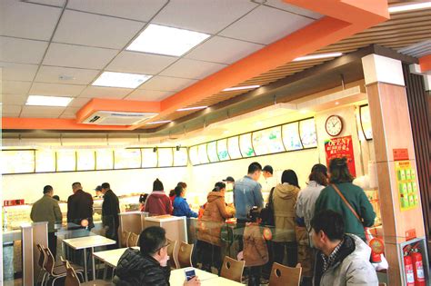 引入“民办公助”模式解决辖区老人、困难群众用餐问题 这家社区食堂成“网红”的背后_重庆市人民政府网