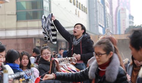 杭州四季青服装市场全面禁止商家直播销售-丽人服装网
