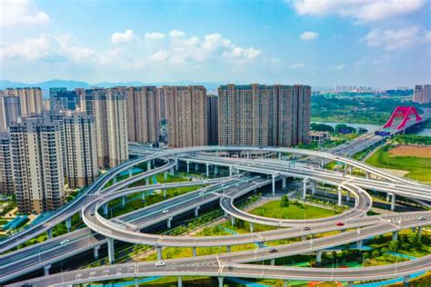 江西赣州：高架快速路助力老区发展提速-人民图片网