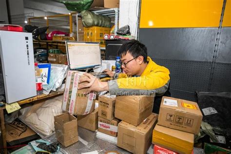 贵州毕节：配送中心便民促就业-人民图片网