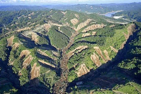 科学网—北海道6.7级地震的山崩地裂图示 - 岳中琦的博文