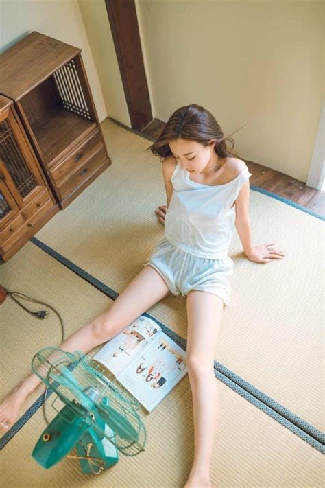 美女欣赏 - 日系美女白皙美腿清凉夏日写真图片