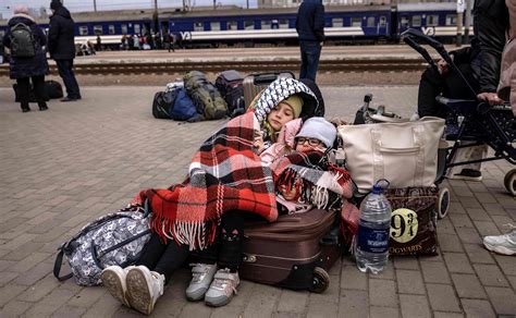 风洞丨400万乌克兰难民离家，妇女儿童成为最大的受害者_凤凰网