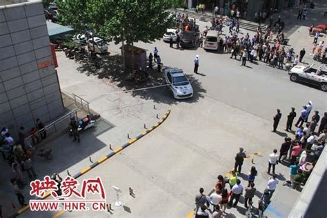 郑州房妹爆料人遭袭 被多名男子殴打致病危_新闻频道_中国青年网