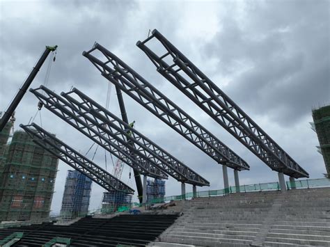 阜阳体育场罩棚管桁架施工中-徐州联正钢结构工程有限公司
