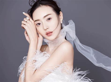 百灵潭何美璇图片