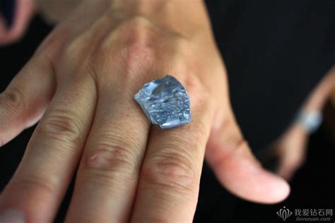 一颗39.34ct蓝钻原石4018万美元成交 – 我爱钻石网官网