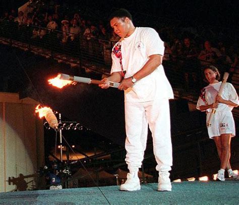 拳王阿里与病魔抗争32年不幸辞世 享年74岁_体育_腾讯网