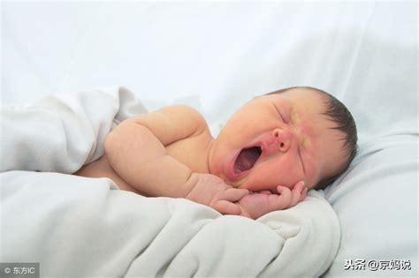 婴儿睡觉伸懒腰脸通红（睡觉哼唧）-幼儿百科-魔术铺