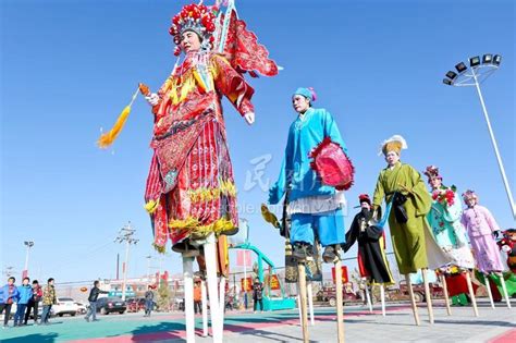 甘肃张掖：排练社火迎春节-人民图片网