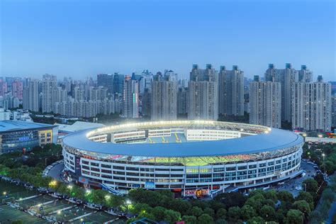 上海建首座屋顶体育场 跑道足球场位于13米高空(图)_凤凰资讯