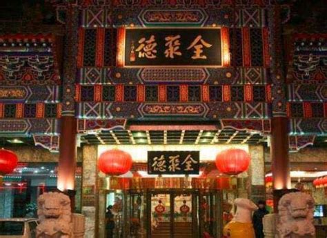 盘点广州的「宝藏美食街」，十步一家老字号。_肠粉_布拉_铜锣烧