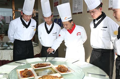 想学厨师，我们该怎样选择职业厨师培训学校？_沈阳新东方烹饪学校