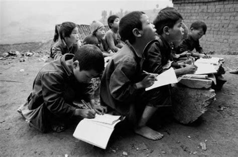 组图：希望工程纪实摄影--穷苦的孩子祈盼上学(8)_新闻中心_文化_新浪网