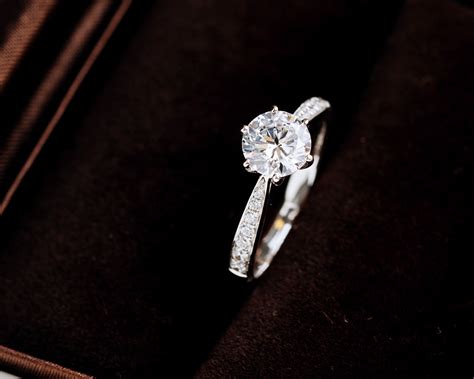 四爪钻戒的寓意和卖点 钻石戒指不同款式的介绍_婚庆知识_婚庆百科_齐家网