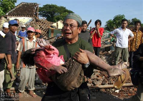 印尼地震死亡人数超5000 全国进入3个月紧急状态