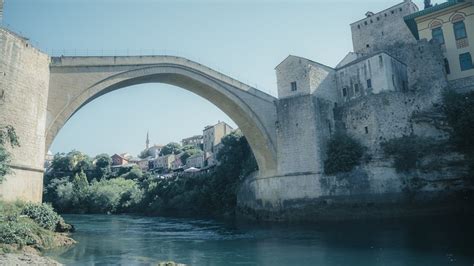 曾经风靡一时的南斯拉夫影片《桥》，简直就是神剧_凤凰网