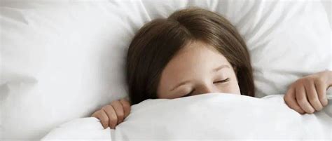 “被子重睡得香”有科学依据了！ 盖厚被子4周，失眠降一半_棉被_羊毛_睡眠