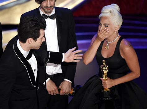 Lady Gaga夺奥斯卡最佳电影歌曲奖 首获小金人|奥斯卡|歌曲奖|小金人_新浪新闻