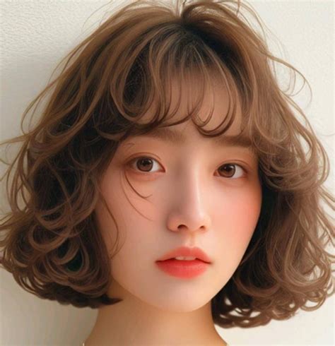 圆方脸短发甜美女生头像
