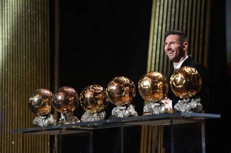 梅西生涯荣誉：7金球、7世界足球先生、42个各类冠军_PP视频体育频道
