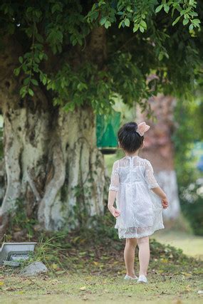 小孩头像背影温柔女生