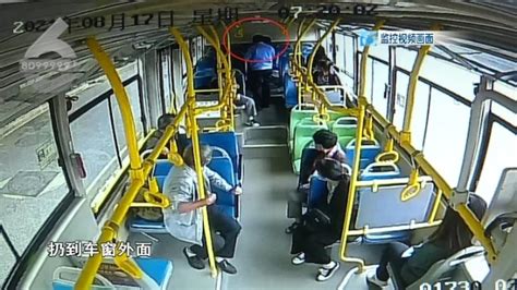 开屏新闻-简直了！昆明公交车上一女子拒戴口罩，听到报警后还想跳窗逃跑…