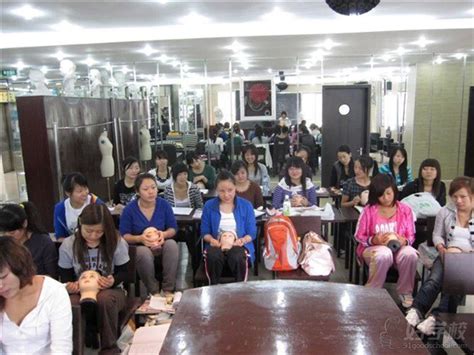 美发学校北京沙宣美发学校-发型师要有高超的修剪技术